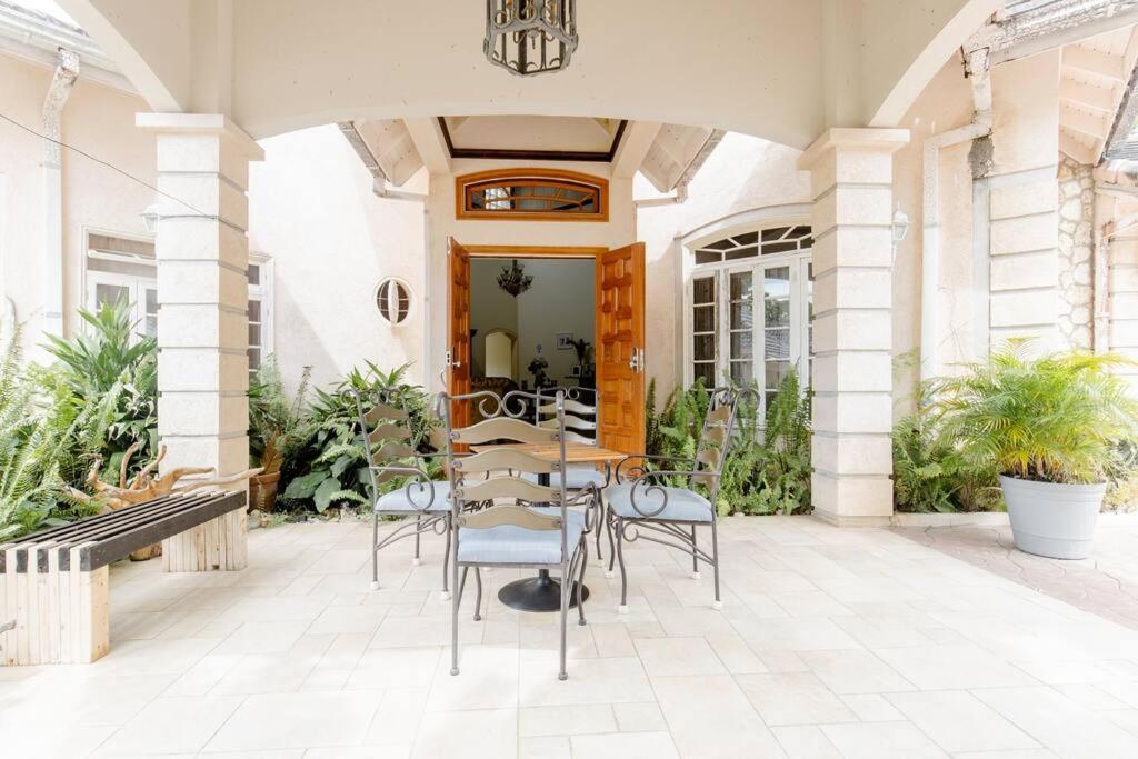 Idilio Escape Apartment Ocho Rios Bagian luar foto