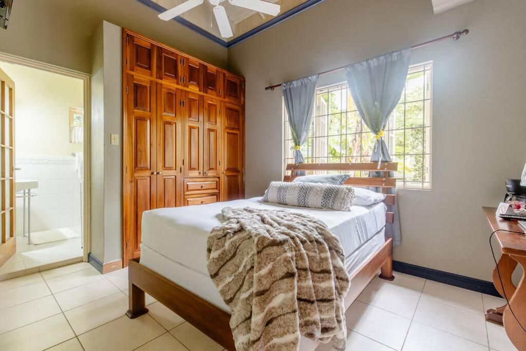 Idilio Escape Apartment Ocho Rios Bagian luar foto
